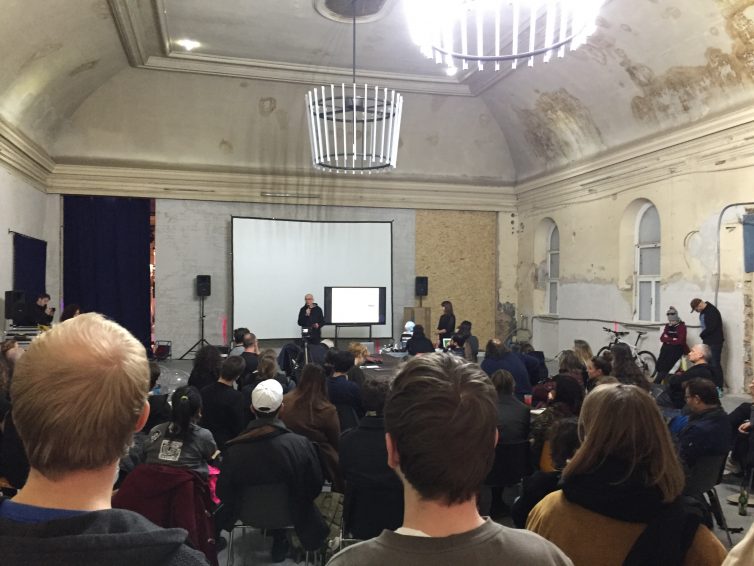 Seminar at the Art Festival “The Future of Demonstration; Vermögen”