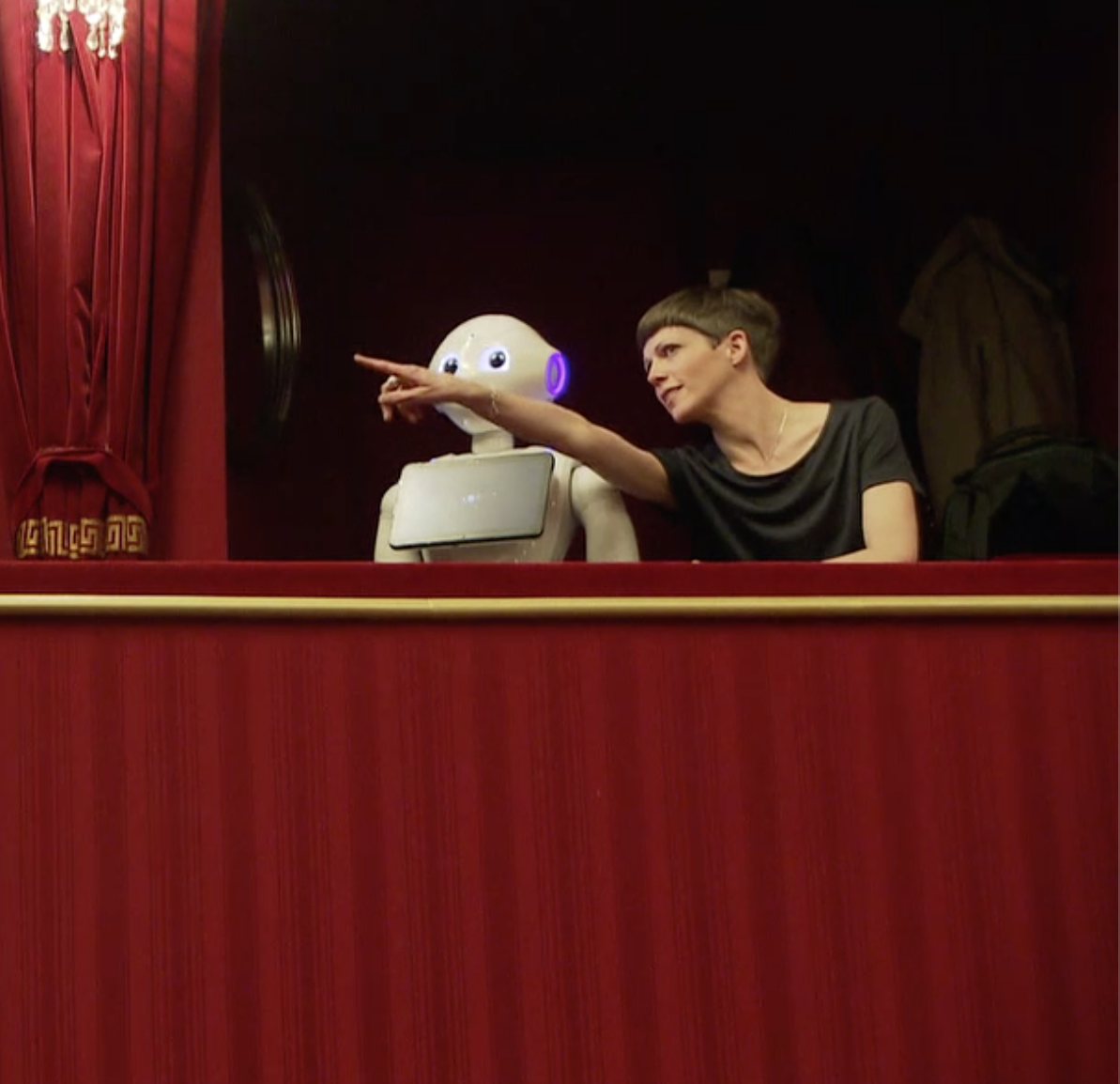 Robot Machina and her friend Eva reminisce on visiting the windup doll “Coppélia” at the Vienna Volksoper 5.2.19