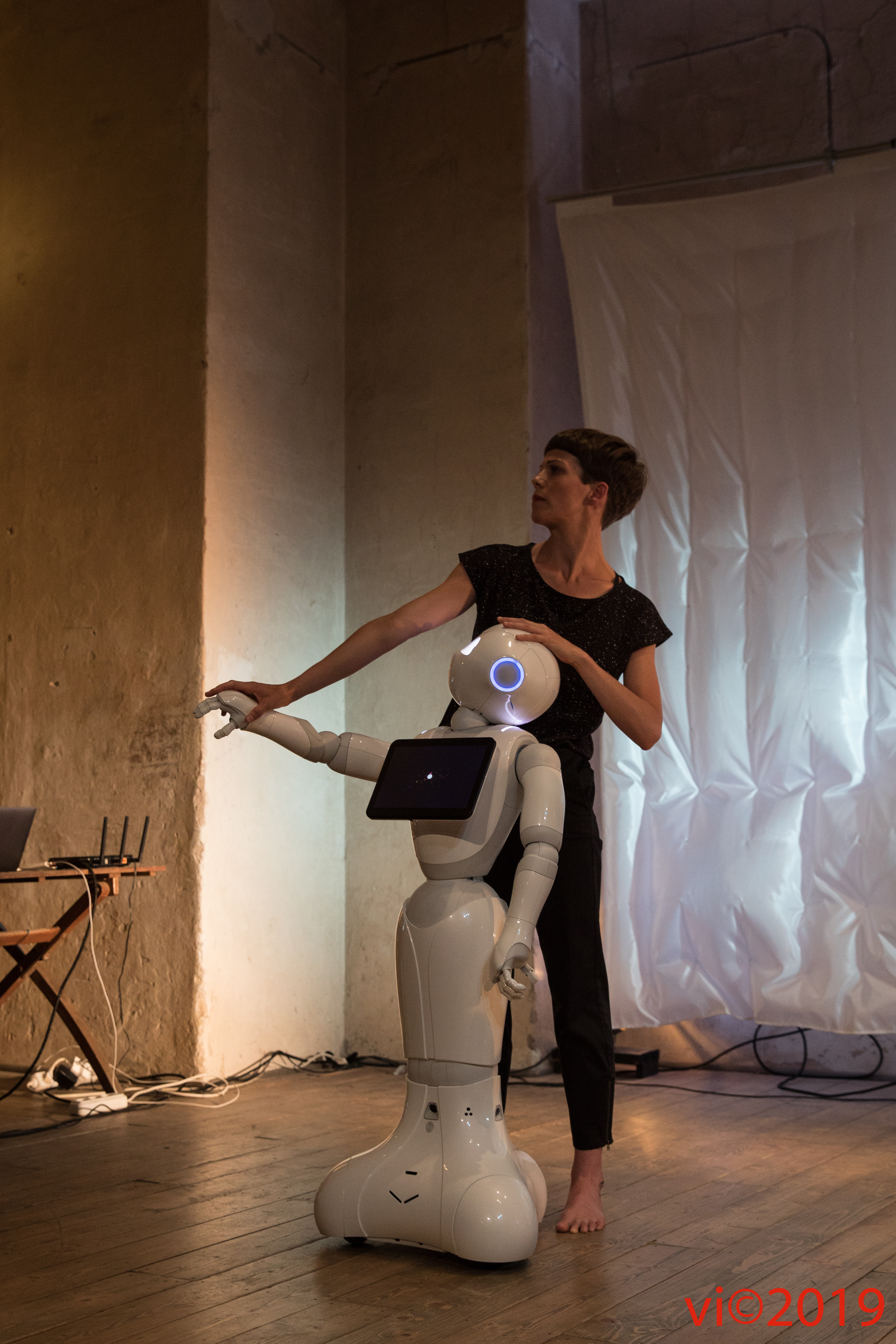 Posthuman Flux, Tanz-Performance < Ningyō-buri> aus dem Doppelgänger Zyklus, Galerie Spitzer/Odeon Theater (13-27.6.2019)