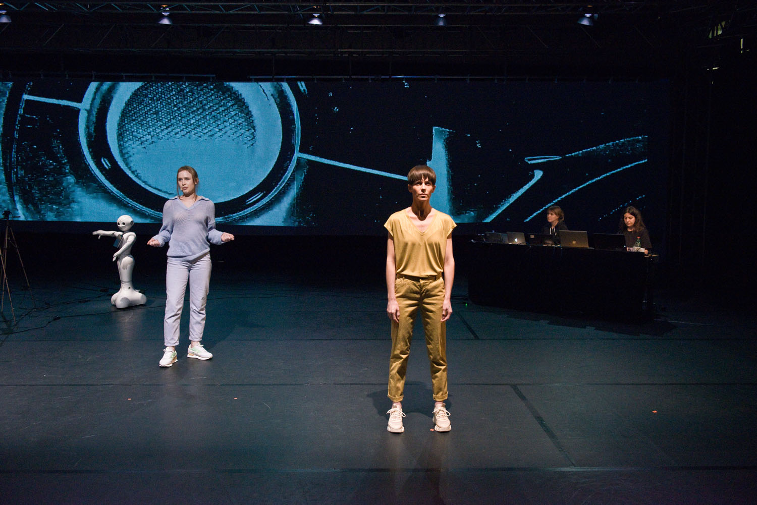 youAI: train, adapt, perform – the dance-and-word performance