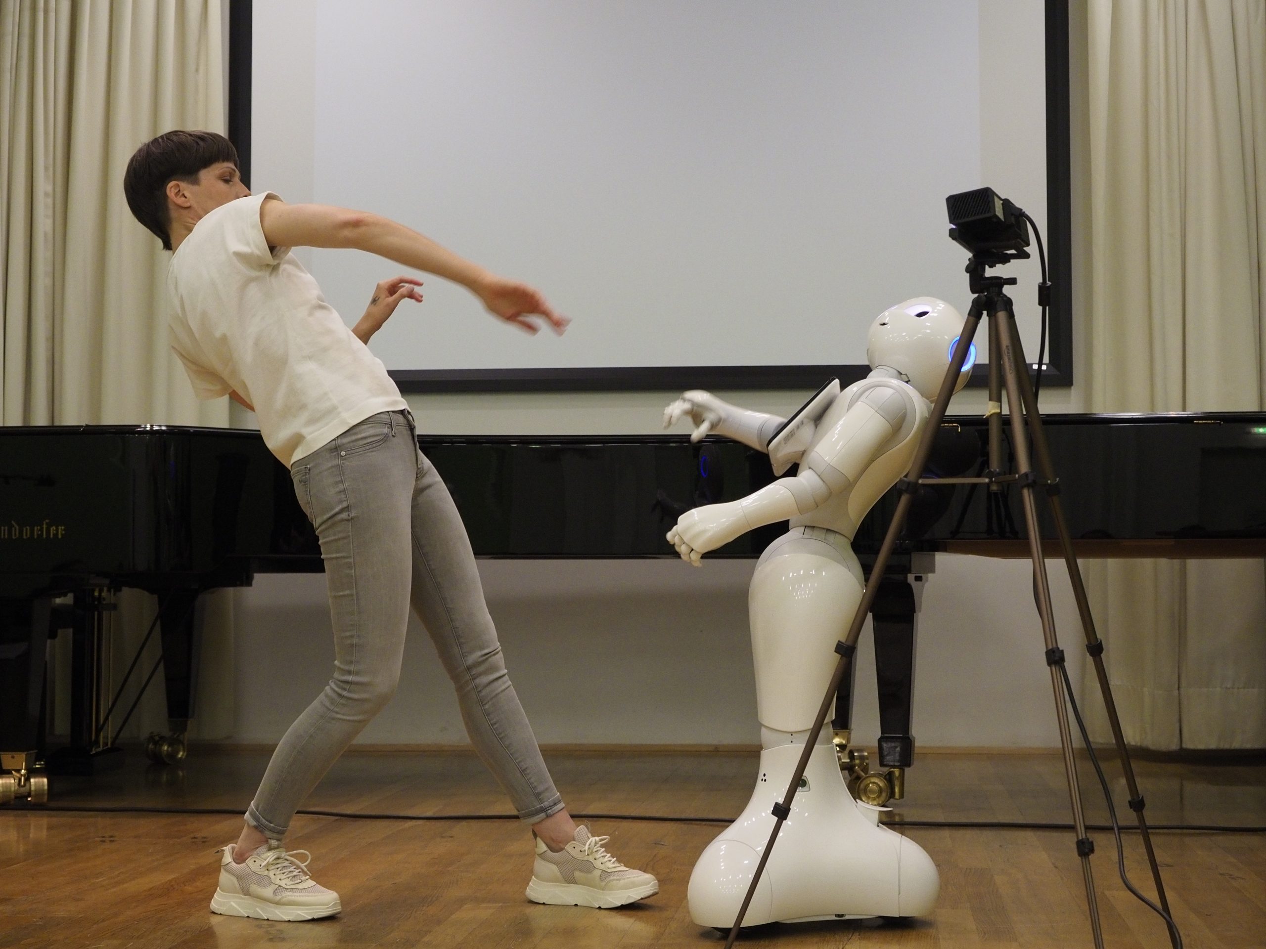 Presenting our arts-based research & development of our DANCR-tool and our AI’s, @ the Faculty of Dance at MUK (Music, and Arts University of Vienna)